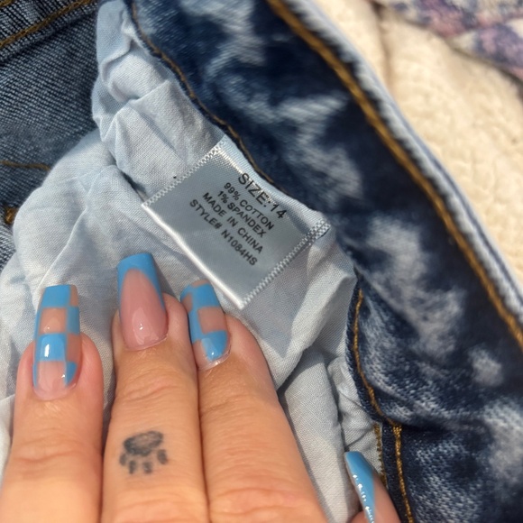 Fashion Nova Distressed acid wash jeans - Picture 2 of 5